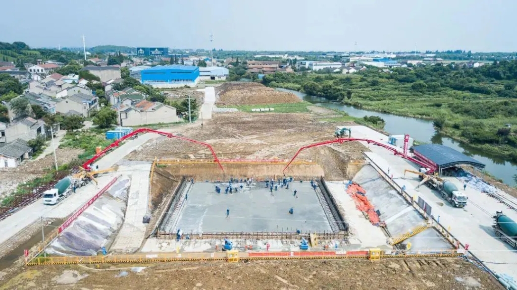 2018年7月31日，太湖隧道首節底板混凝土成功澆筑，為下階段太湖隧道主體結構施工創造了有利條件。